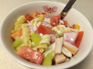 lagana ljetna salata sa povrćem, tjesteninom