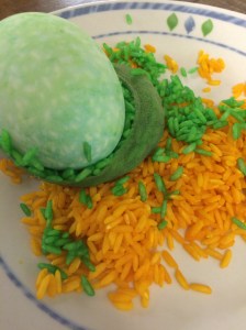 šaranje jaja, farbanje jaja, jaja s gumicom, izrada jaja s gumicom, uskršnja jaja