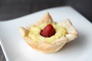 jagode s lisnatim tijestom, lisnato tijesto, borovnice, maline, kupine