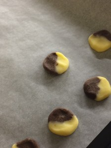 crno bijeli keksići, božićni keksići, kakao keksići