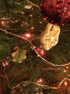 gingerbread keksići, božićni keksići, ukrasi za bor