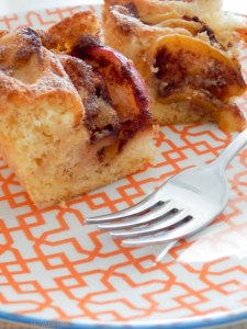 brzi ljetni kolač od breskve